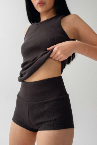 Bokserki damskie z dzianiny prążkowanej w kolorze DARK TRUFFLE – SPICY